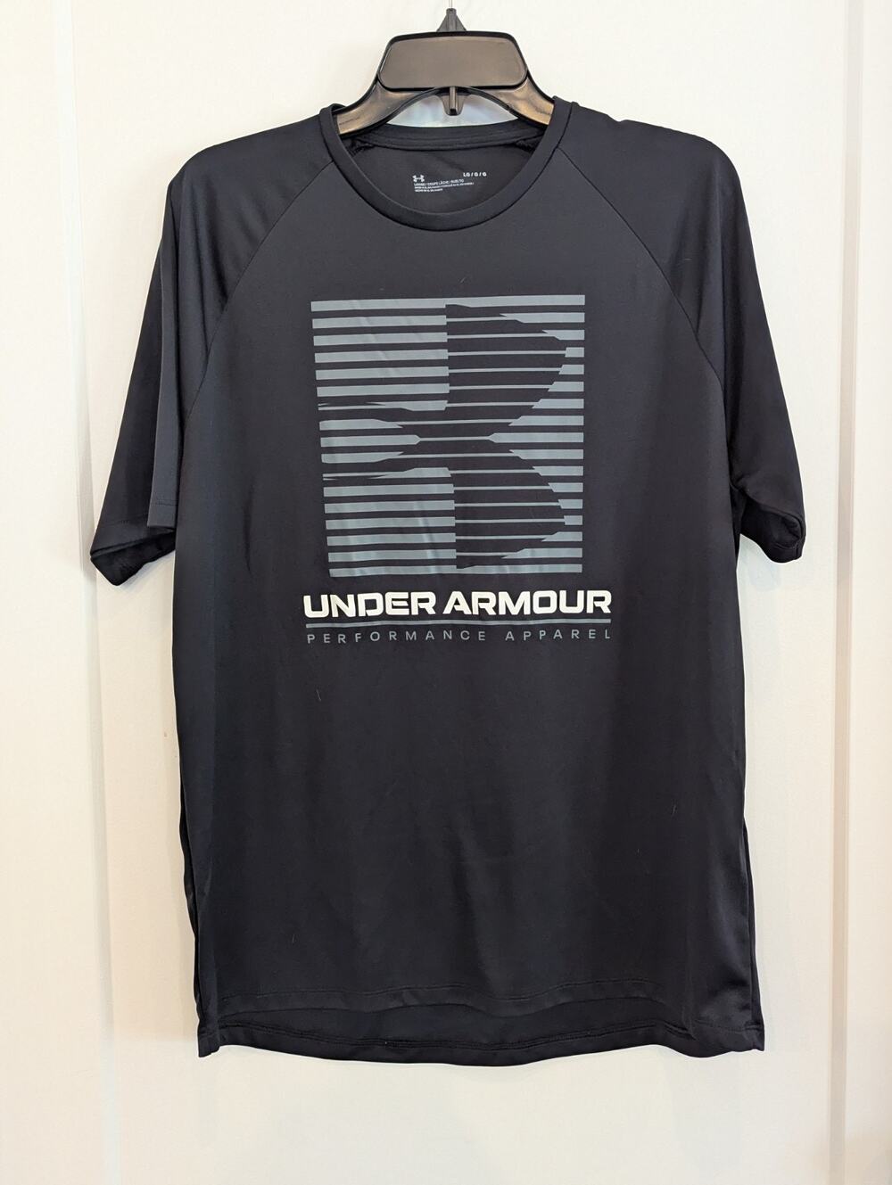 Under Armour Large Black SS Performance Apparel T-shirt EUC Logo